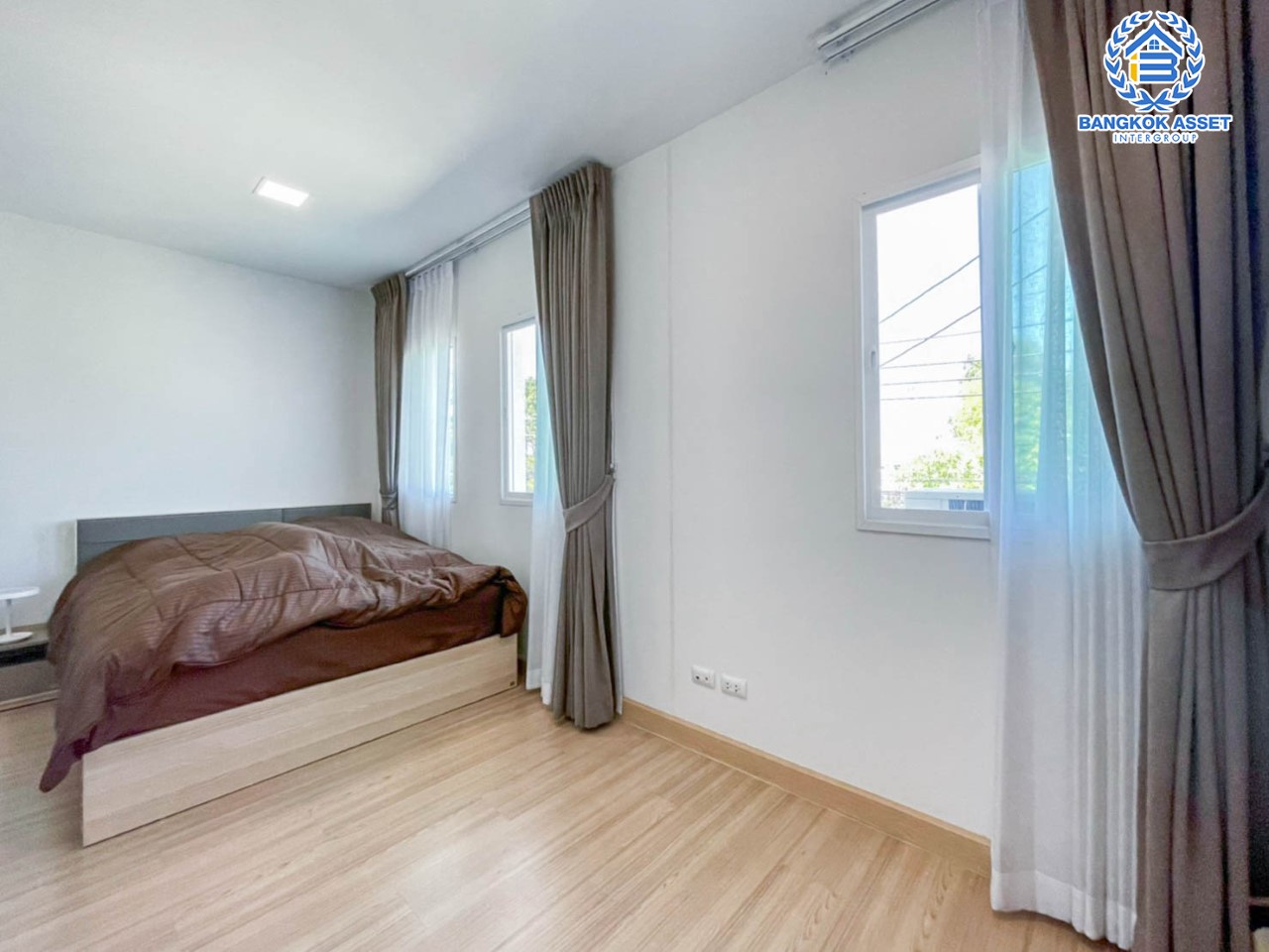 *****ทาวน์เฮ้าส์มือสองย่านสมุทรปราการ ม.พฤกษาวิลล์ บางนา-เอแบค บนเนื้อที่ 16.1 ตร.ว. ฟังก์ชัน 2 ห้องนอน 2 ห้องน้ำ 1 ที่จอดรถ วิวหน้าบ้านเป็นสวน บนทำเลเดินทางสะดวก เชื่อมต่อถนนบางนา-ตราด เข้าเมืองสะดวก ใกล้จุดขึ้นลงทางด่วน "บางนา" และ "เซ็นทรัลบางนา"